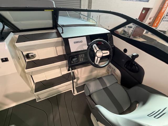 C21i Cuddy IB Premiere C21i Cuddy IB Premiere