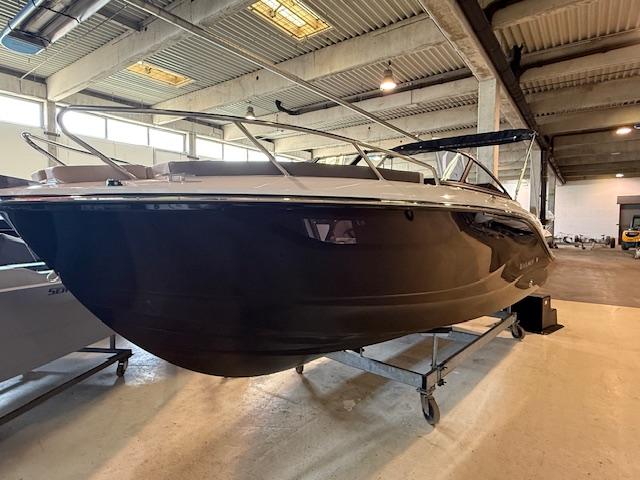 C21 Cuddy mit 225 PS TESTBOOT C21 Cuddy mit 225 PS TESTBOOT