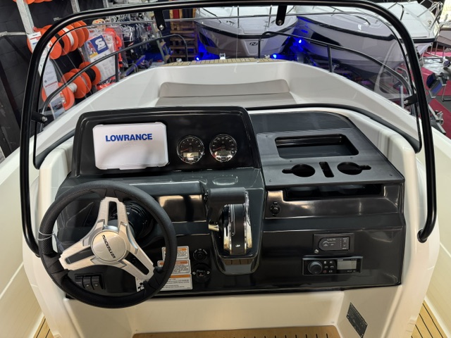 Quicksilver Activ 605 Open mit Mercury 150PS Lagerboot
