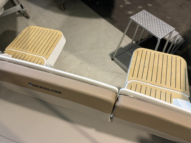 Quicksilver Activ 555 Cabin mit 80PS Lagerboot #004