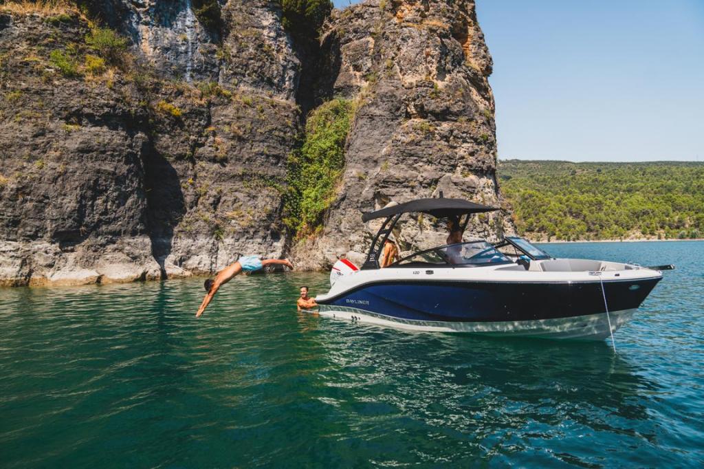 V20 Bowrider Outboard 115PS