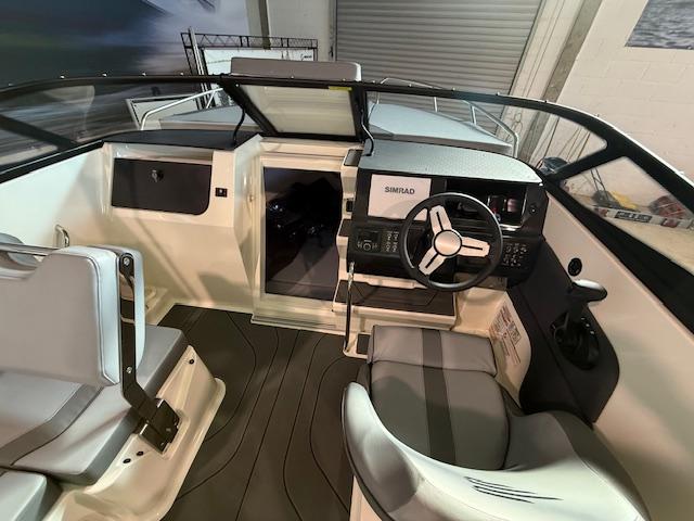 C21i Cuddy IB Premiere C21i Cuddy IB Premiere