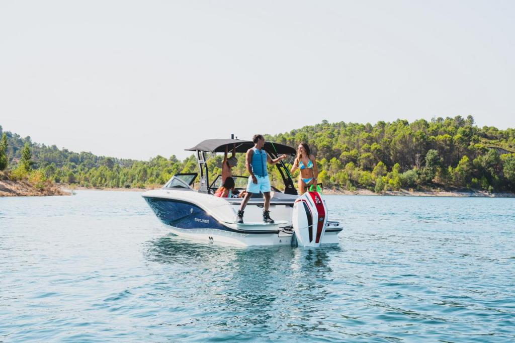 V20 Bowrider Outboard 200PS