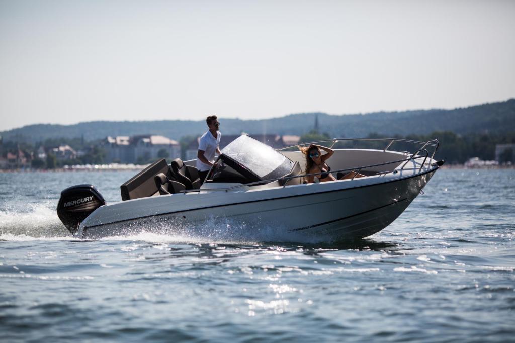 630 Bowrider mit 115 PS und Trailer