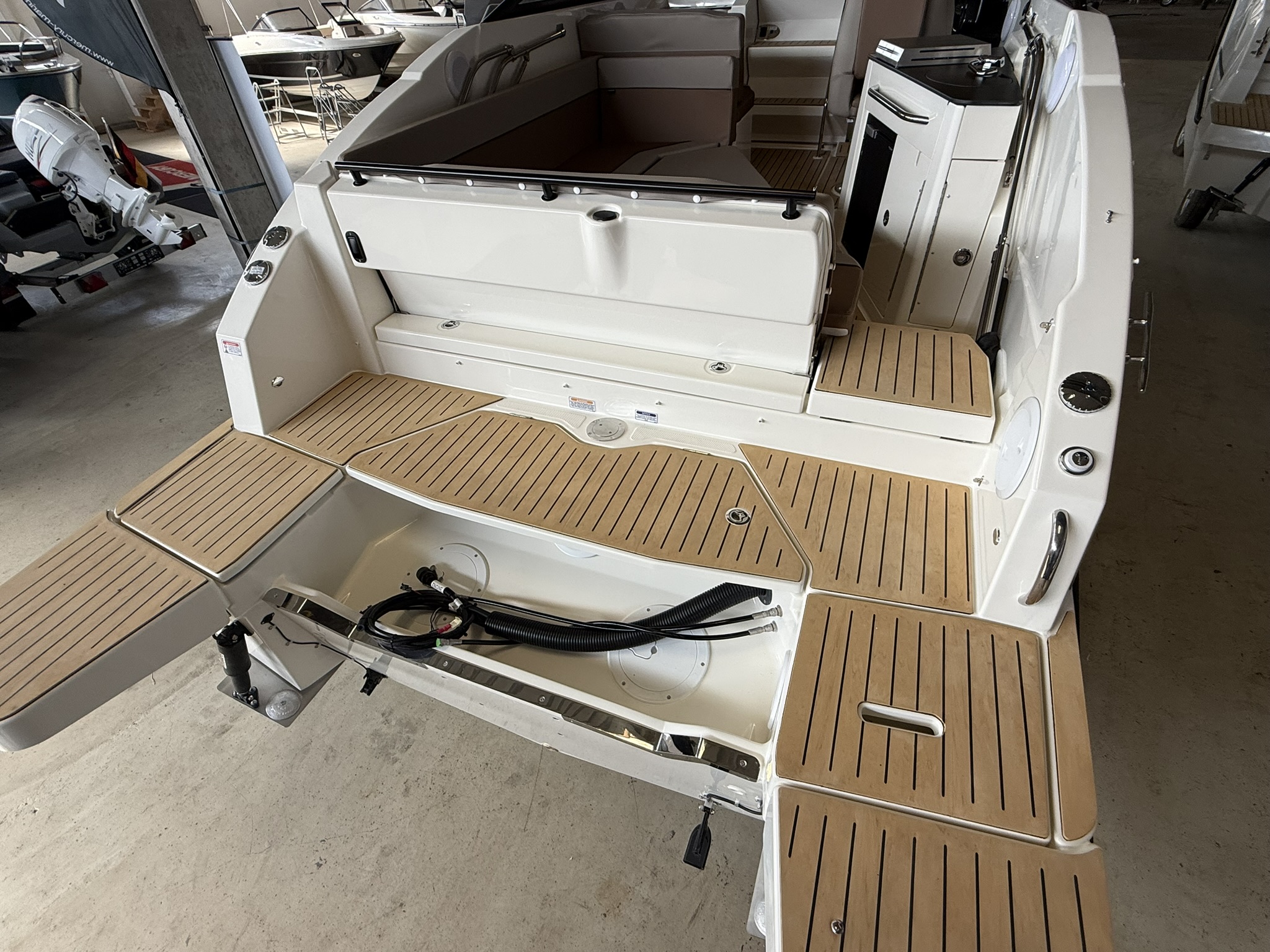 Quicksilver Activ 805 Cruiser mit Mercury 250PS Lagerboot 