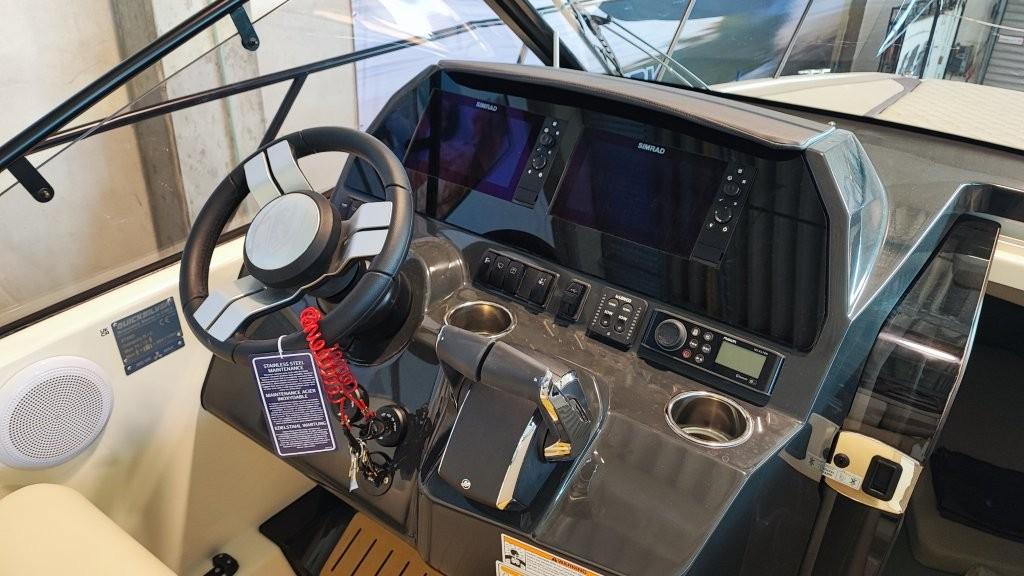 Activ 875 Sundeck 2x200PS V6
