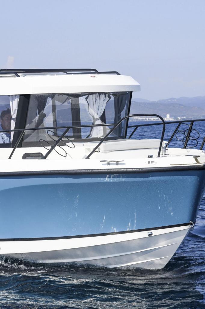 Captur 805 Pilothouse Captur 805 Pilothouse