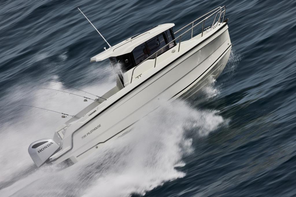 700 Pilothouse 700 Pilothouse