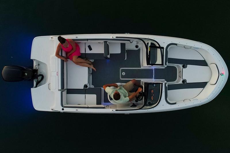 VR4 Bowrider Outboard