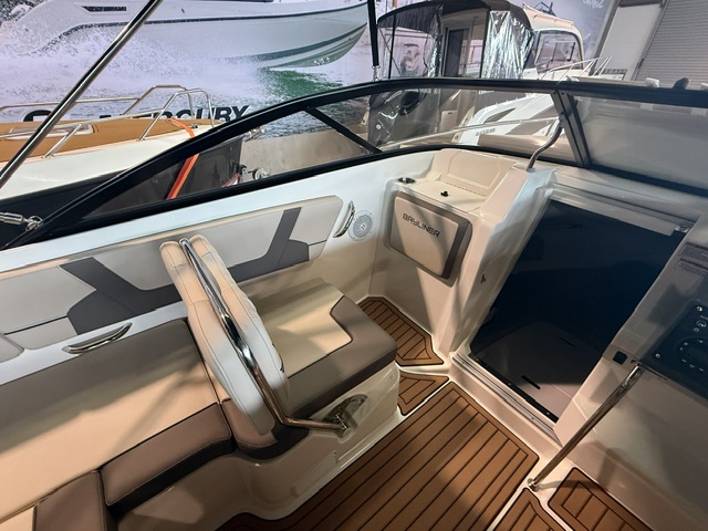 Bayliner VR5 Cuddy IB mit Mercruiser 4.5l (250PS)