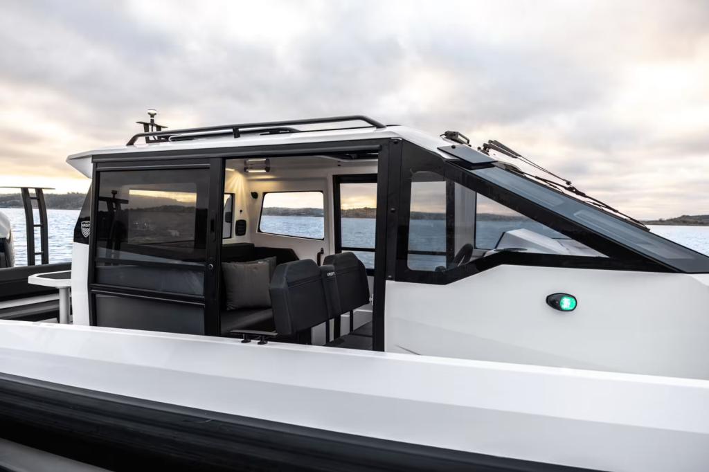 827 Coupe mit 250PS und Trailer 827 Coupe mit 250PS und Trailer