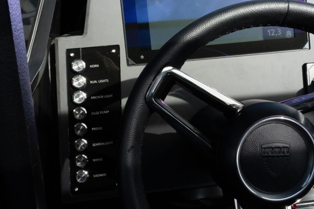 907 Coupe mit 300 PS und Trailer