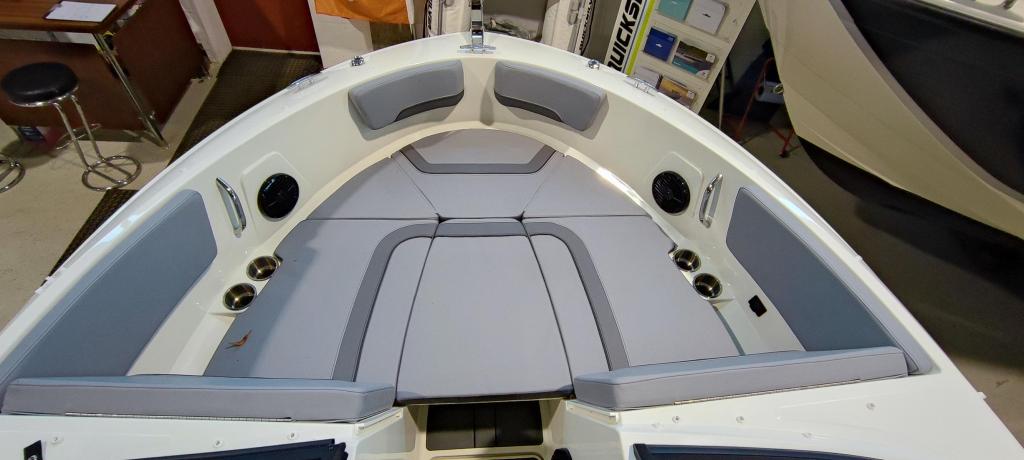 V20i Bowrider mit MerCruiser 4,5L 250PS V20i Bowrider mit MerCruiser 4,5L 250PS