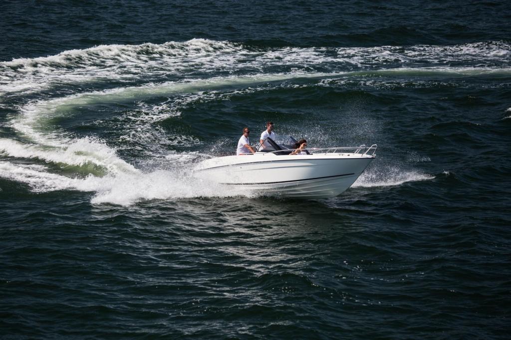 630 Bowrider mit 115 PS und Trailer