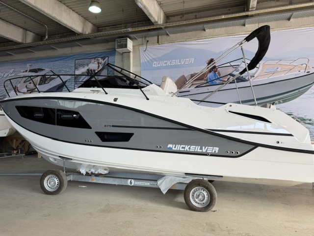 Quicksilver 875 Sundeck mit 2x Mercury F250 (500 PS)