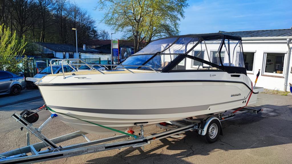 Activ 675 Cruiser mit 225 PS