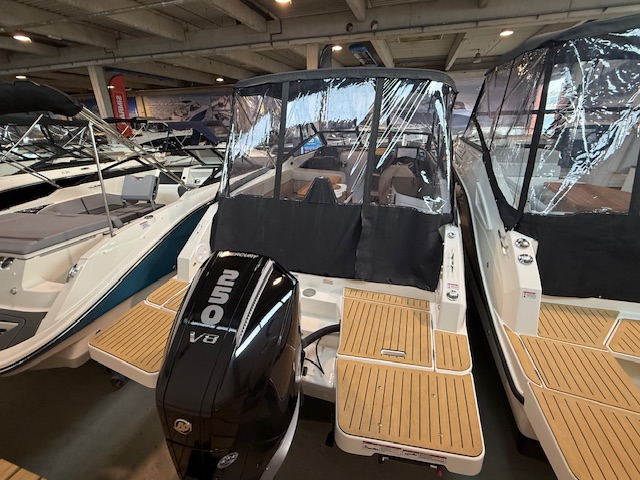 Quicksilver Activ 755 Cruiser mit Mercury 250PS Lagerboot