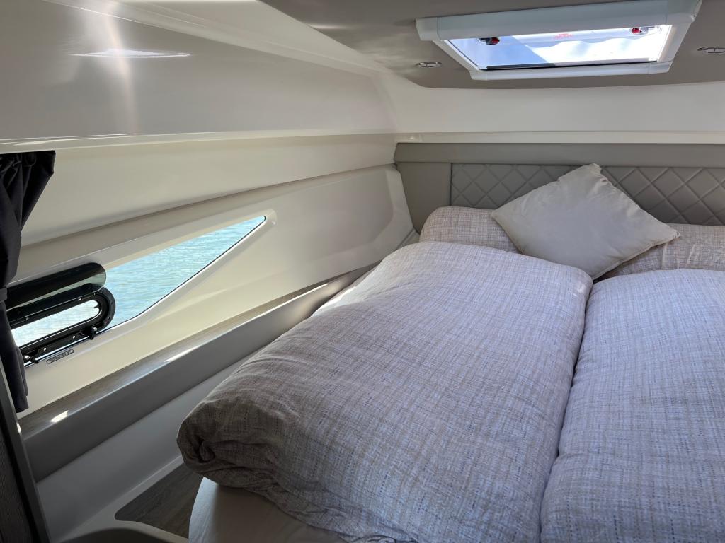 _Quicksilver_905_Weekend_300PS_V8 _Quicksilver_905_Weekend_300PS_V8