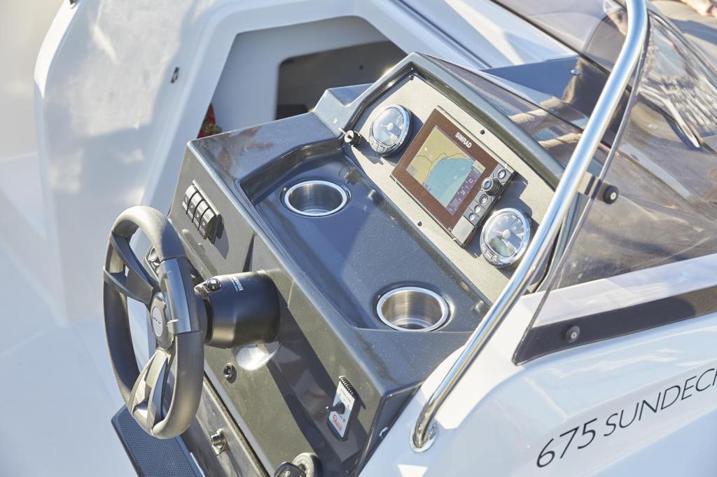 Activ 675 Sundeck mit 150 PS und Trailer