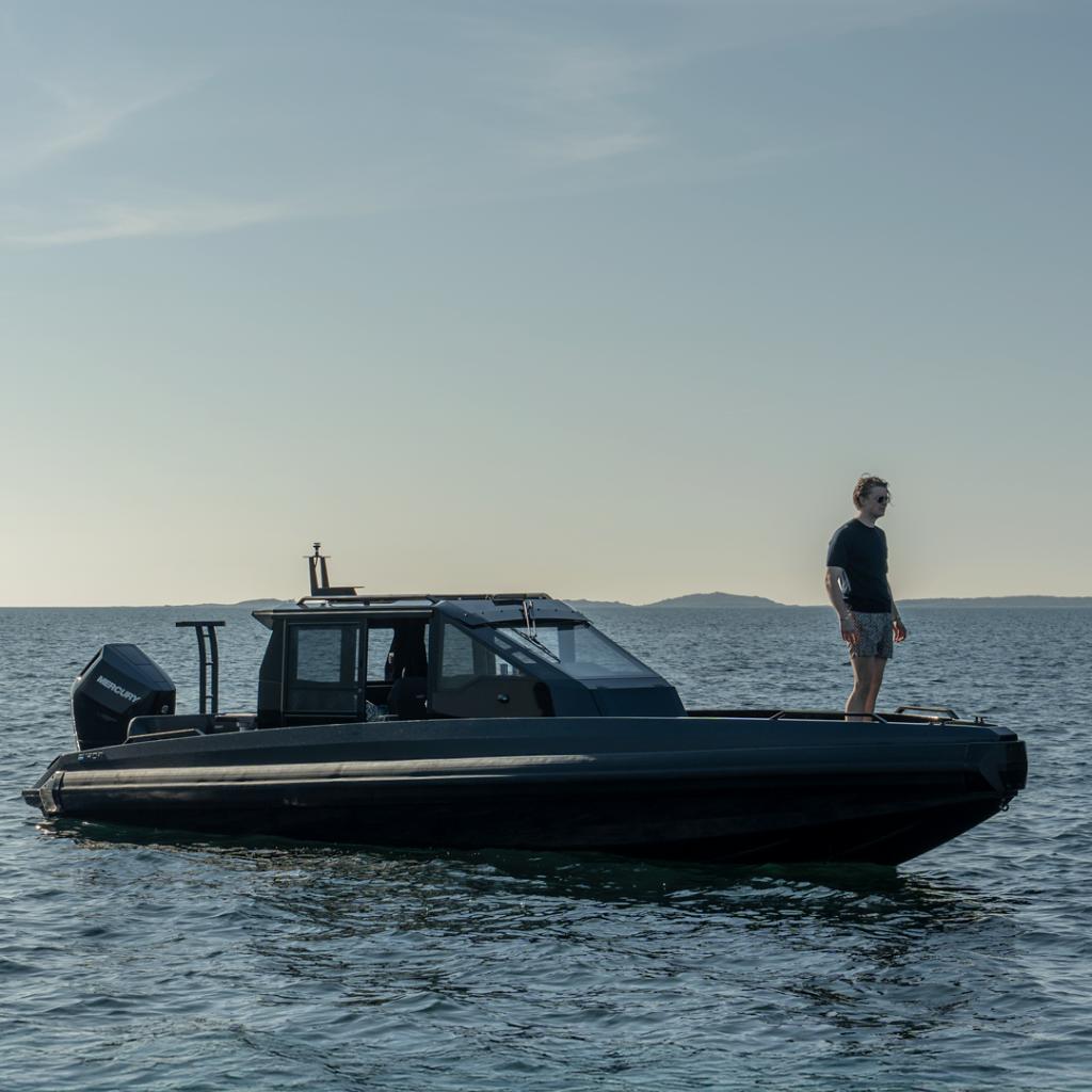 907 Coupe mit 300 PS und Trailer