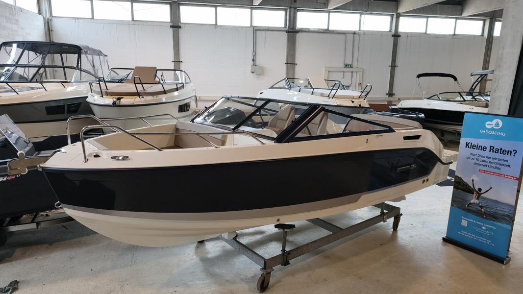 Quicksilver 675 Bowrider mit Mercury 175 PS V6 Lagerboot