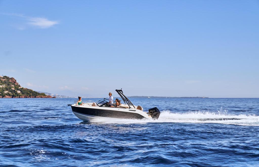 675 Bowrider mit 150 PS und Trailer