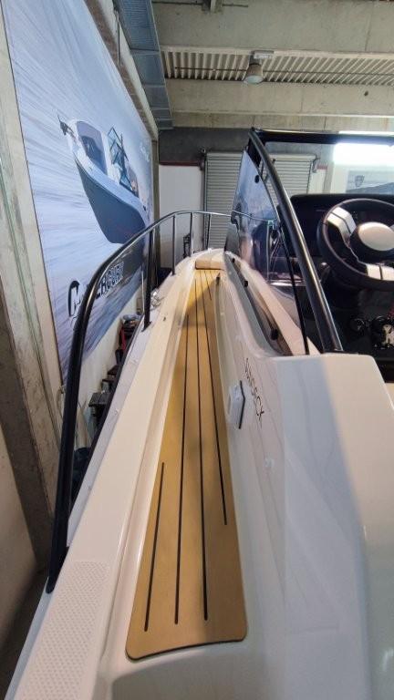 Activ 875 Sundeck 2x200PS V6