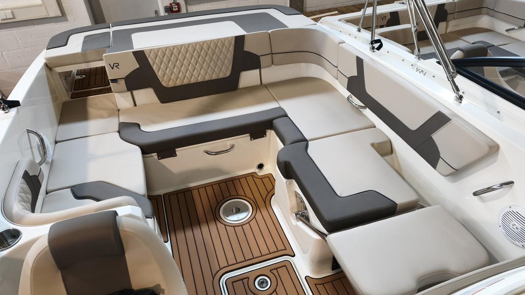 Bayliner VR6 Bowrider mit Mercury 175 PS, Lagerboot