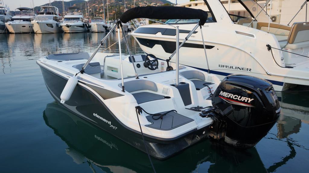 Element M17 mit 15 PS und Trailer, 525 Axess