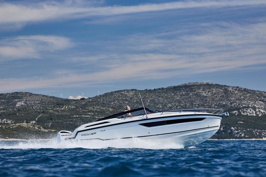 780 Escape inkl. 250 PS