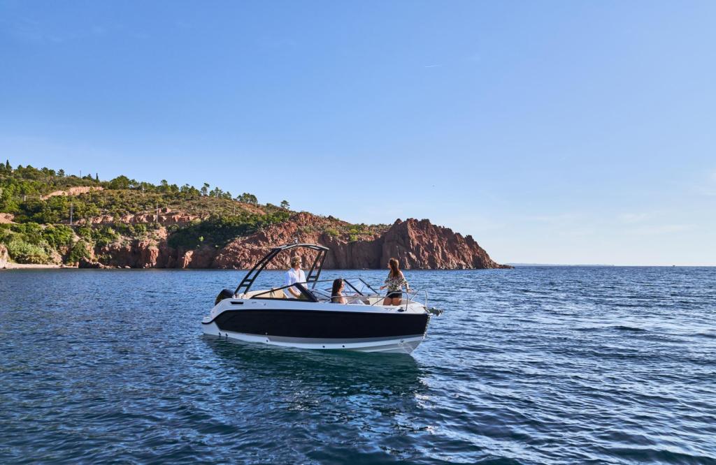 Activ 675 Bowrider