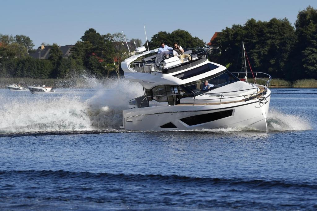 Monaco 110 Flybridge 2 x 200 PS Monaco 110 Flybridge 2 x 200 PS