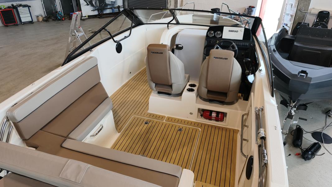 Quicksilver 675 Bowrider mit Mercury 175 PS V6 Lagerboot