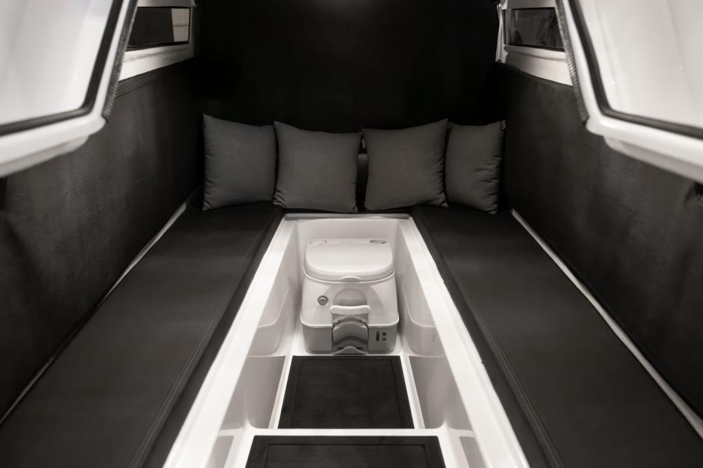 907 Coupe mit 300 PS und Trailer