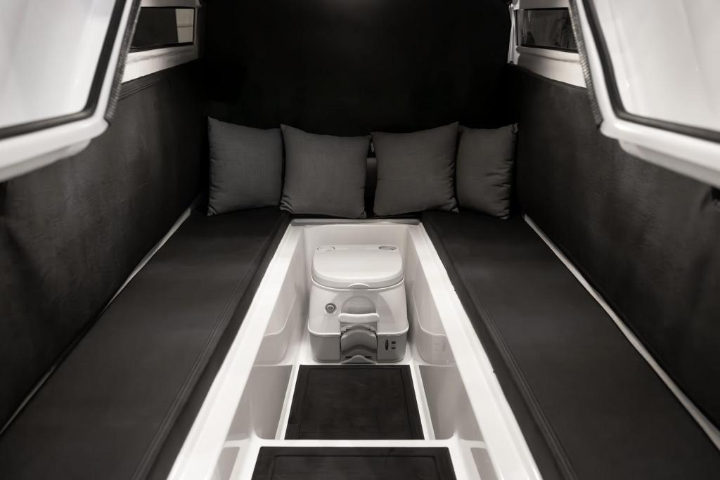 907 mit 300 PS und Trailer