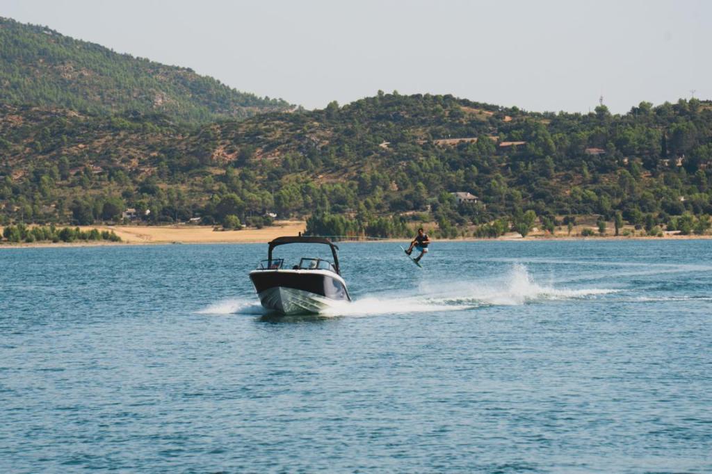 V20 Bowrider Outboard 200PS