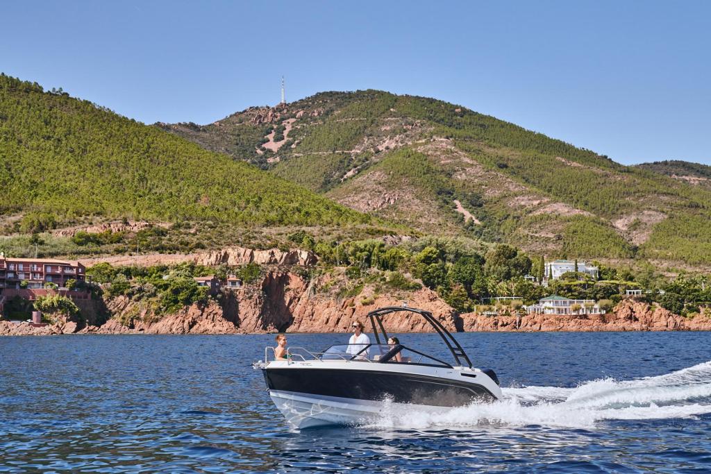 Activ 675 Bowrider Activ 675 Bowrider
