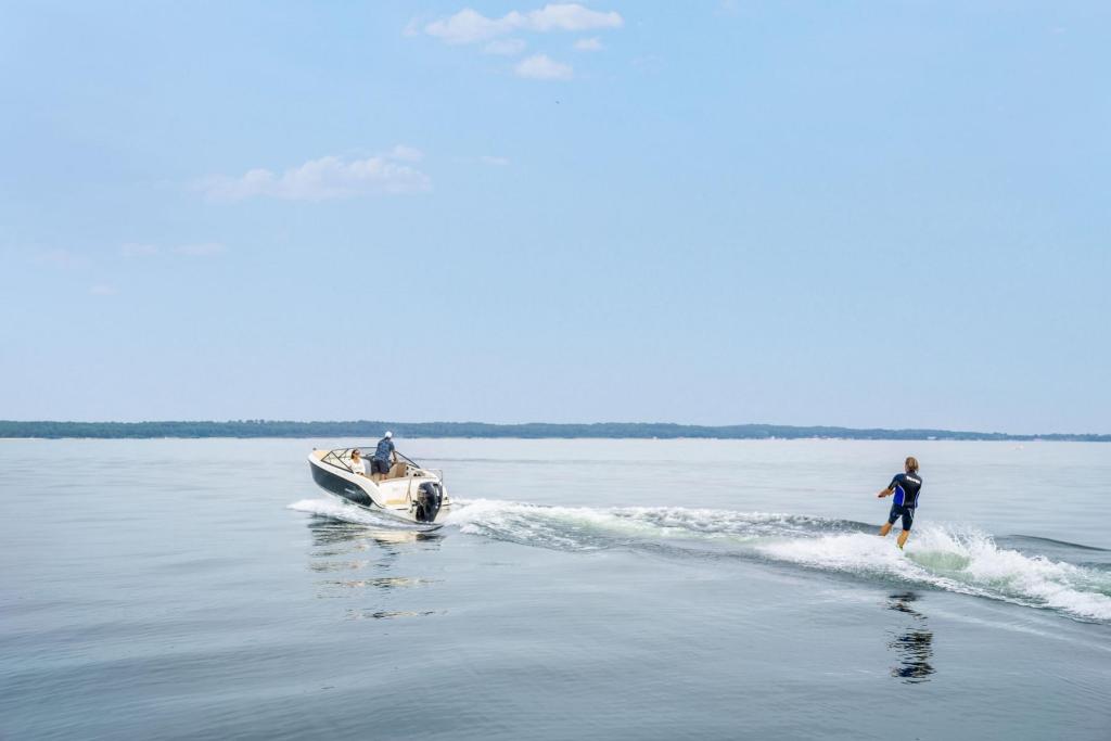 Activ 605 Cruiser mit 115 PS und Trailer Activ 605 Cruiser mit 115 PS und Trailer