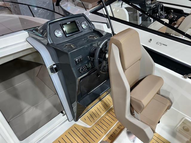 Activ 605 Sundeck 150 PS MESSEBOOT