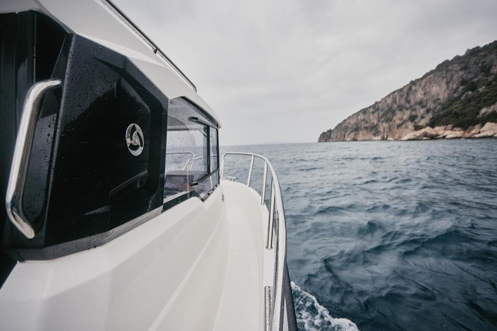 700 Pilothouse 700 Pilothouse