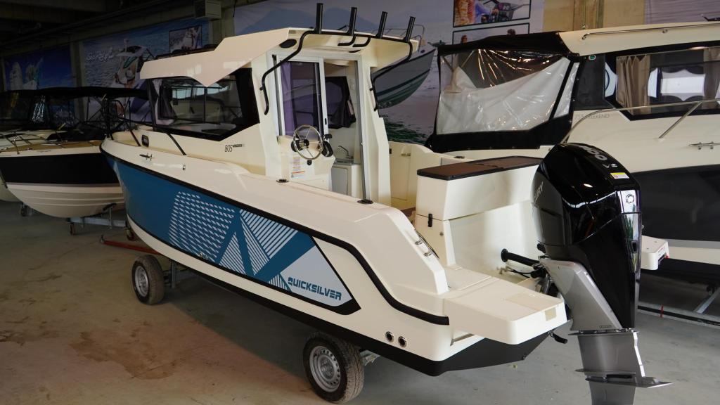 Captur 805 Pilothouse mit 300 PS Captur 805 Pilothouse mit 300 PS