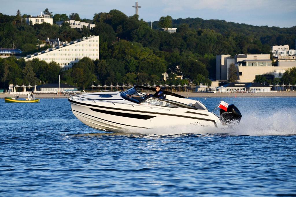 720 Adventure inkl. 200 PS und Trailer