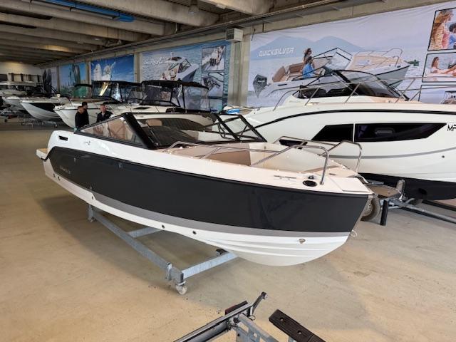Activ 675 Bowrider mit 175 PS