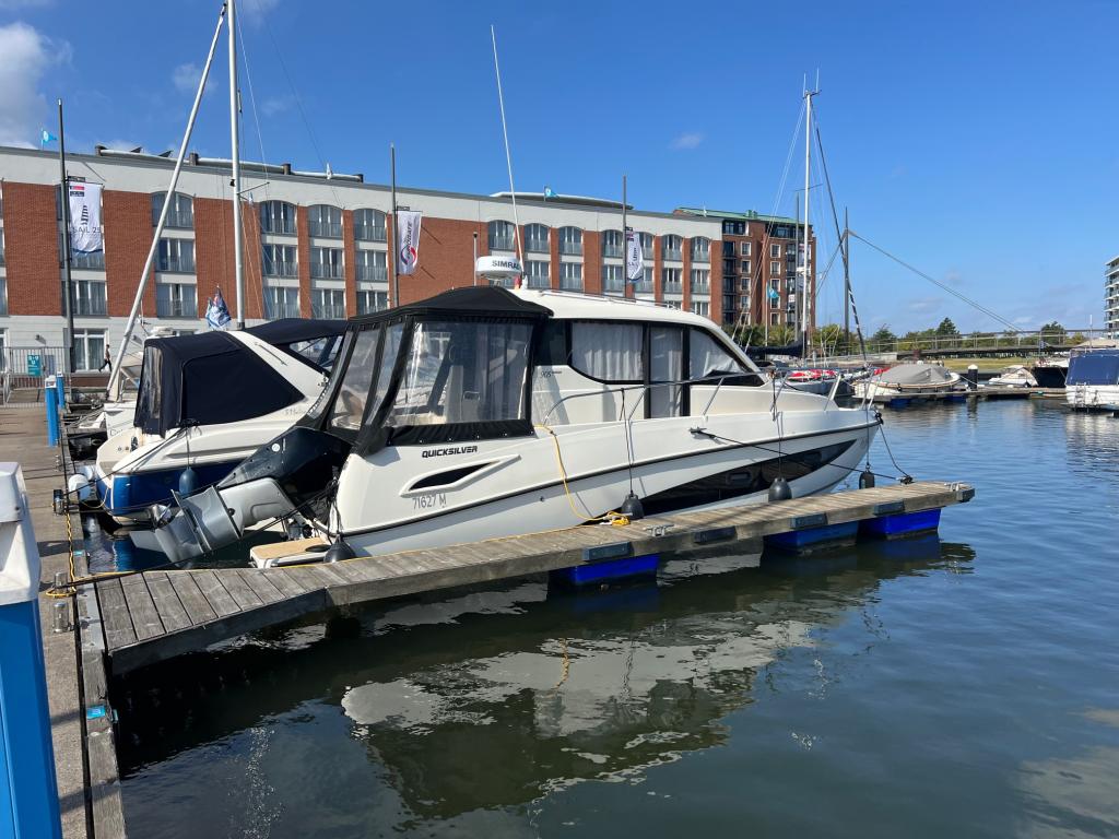 _Quicksilver_905_Weekend_300PS_V8 _Quicksilver_905_Weekend_300PS_V8
