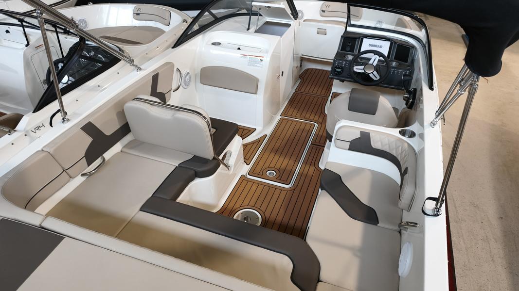 Bayliner VR6 Bowrider mit Mercury 175 PS, Lagerboot