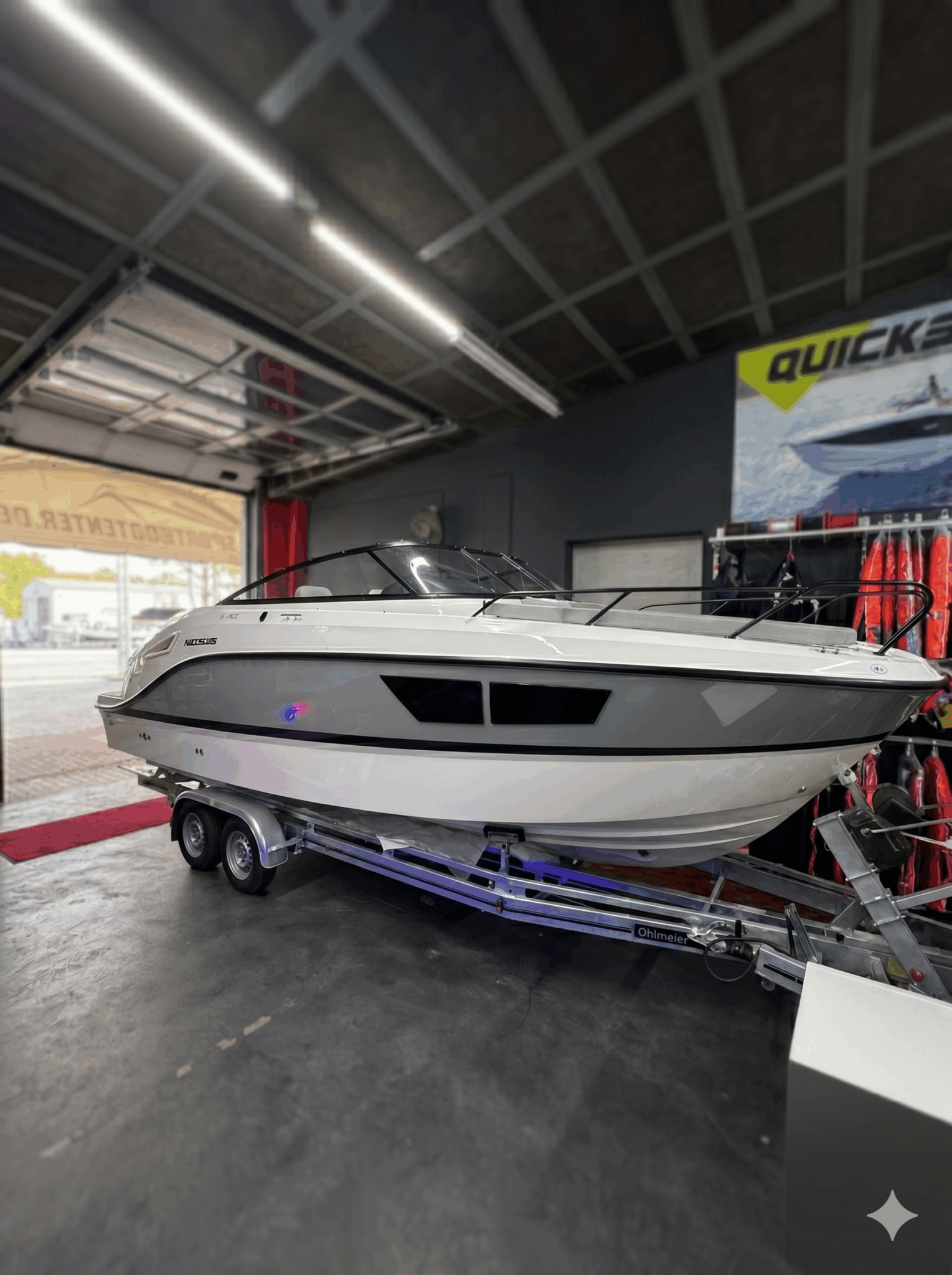 Quicksilver Activ 805 Cruiser mit Mercury 300PS Lagerboot