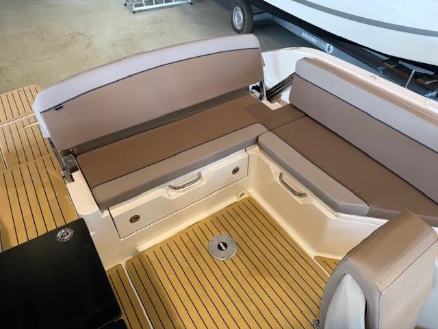 Activ 675 Bowrider mit 175 PS