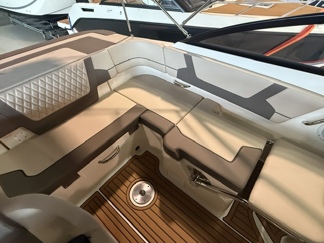 Bayliner VR5 Cuddy IB mit Mercruiser 4.5l (250PS)