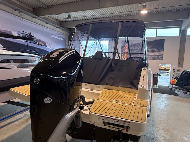 Quicksilver Activ 755 Cruiser mit Mercury 250PS Lagerboot