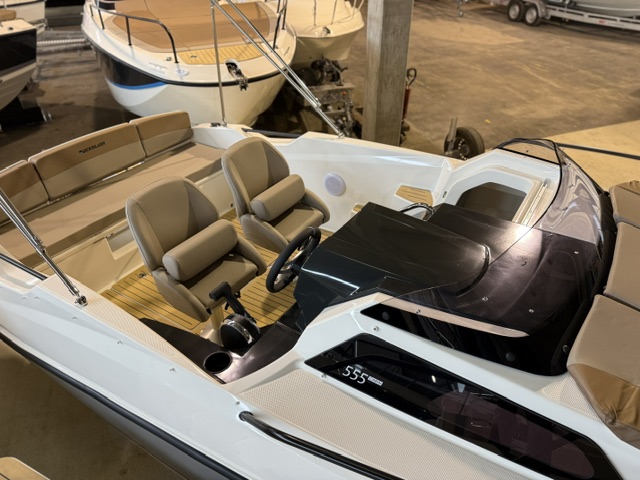 Quicksilver Activ 555 Cabin mit 80PS Lagerboot #004